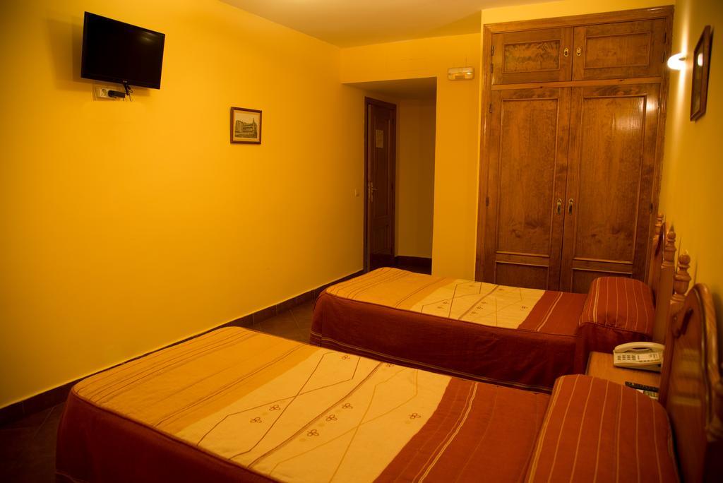 Hostal Hueso Trujillo Buitenkant foto