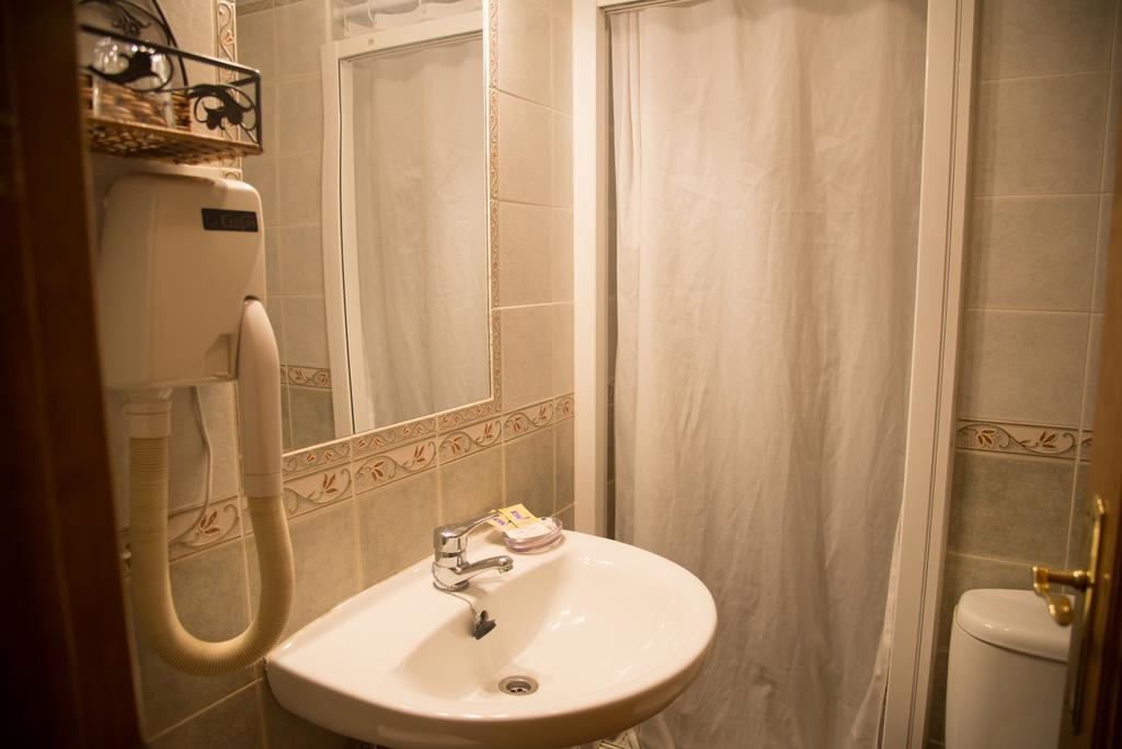 Hostal Hueso Trujillo Buitenkant foto