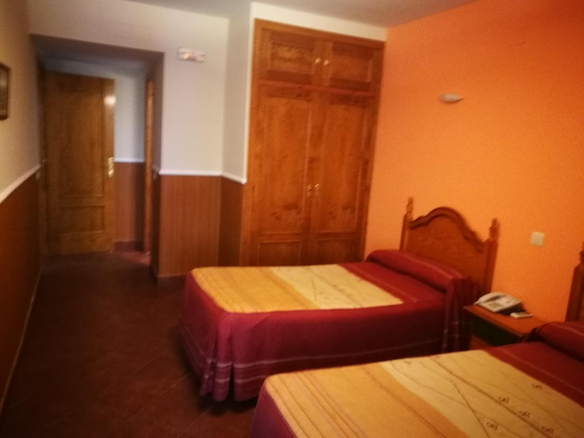 Hostal Hueso Trujillo Buitenkant foto