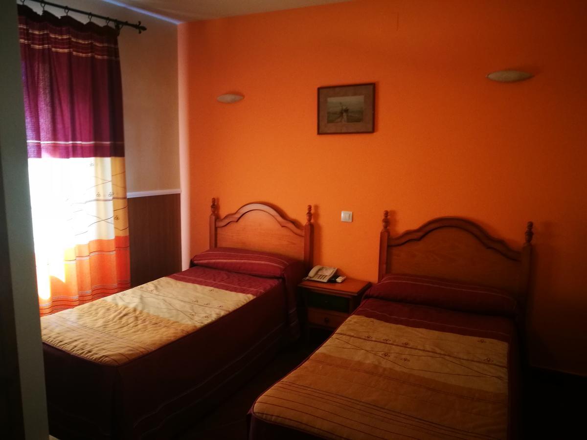 Hostal Hueso Trujillo Buitenkant foto