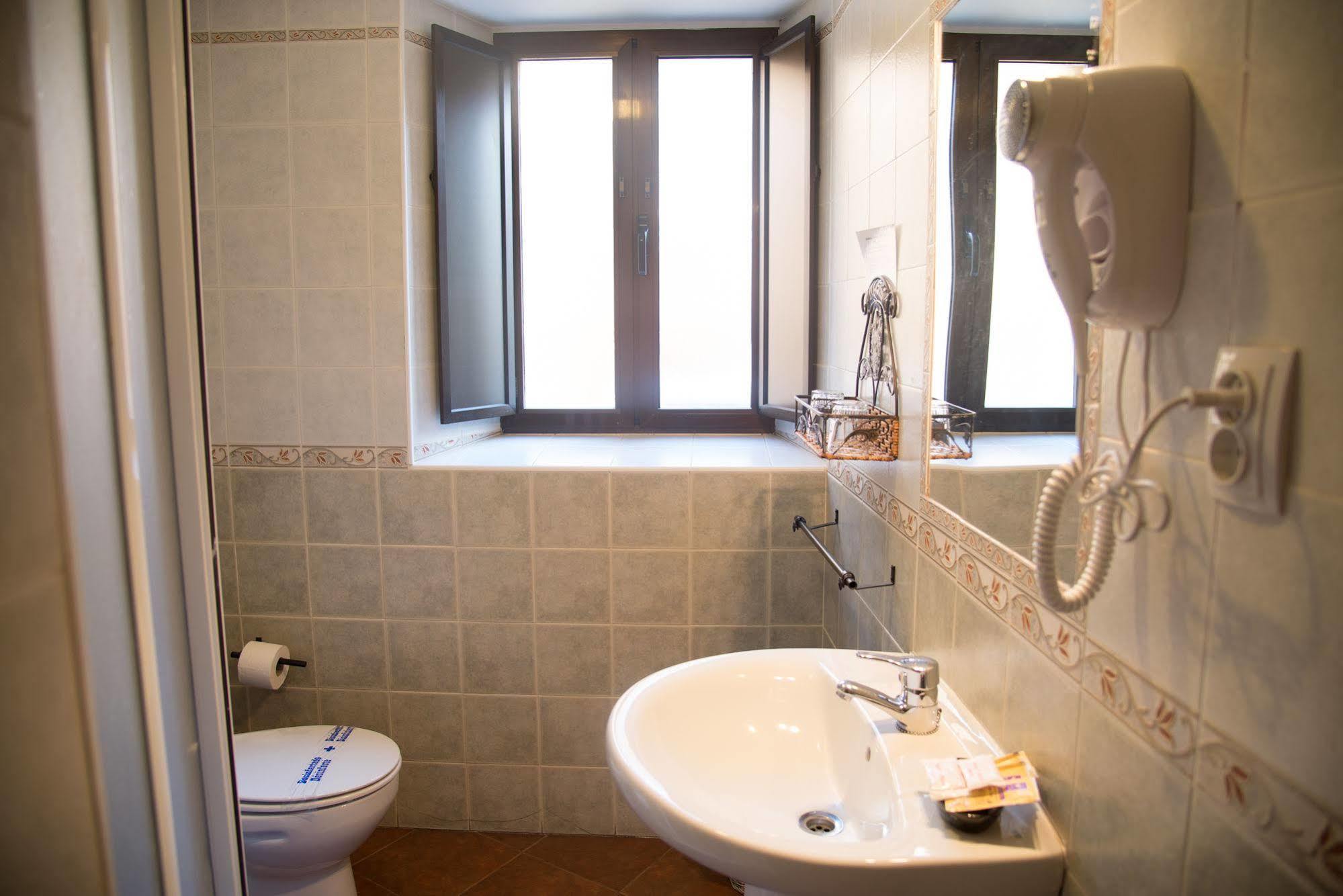 Hostal Hueso Trujillo Buitenkant foto
