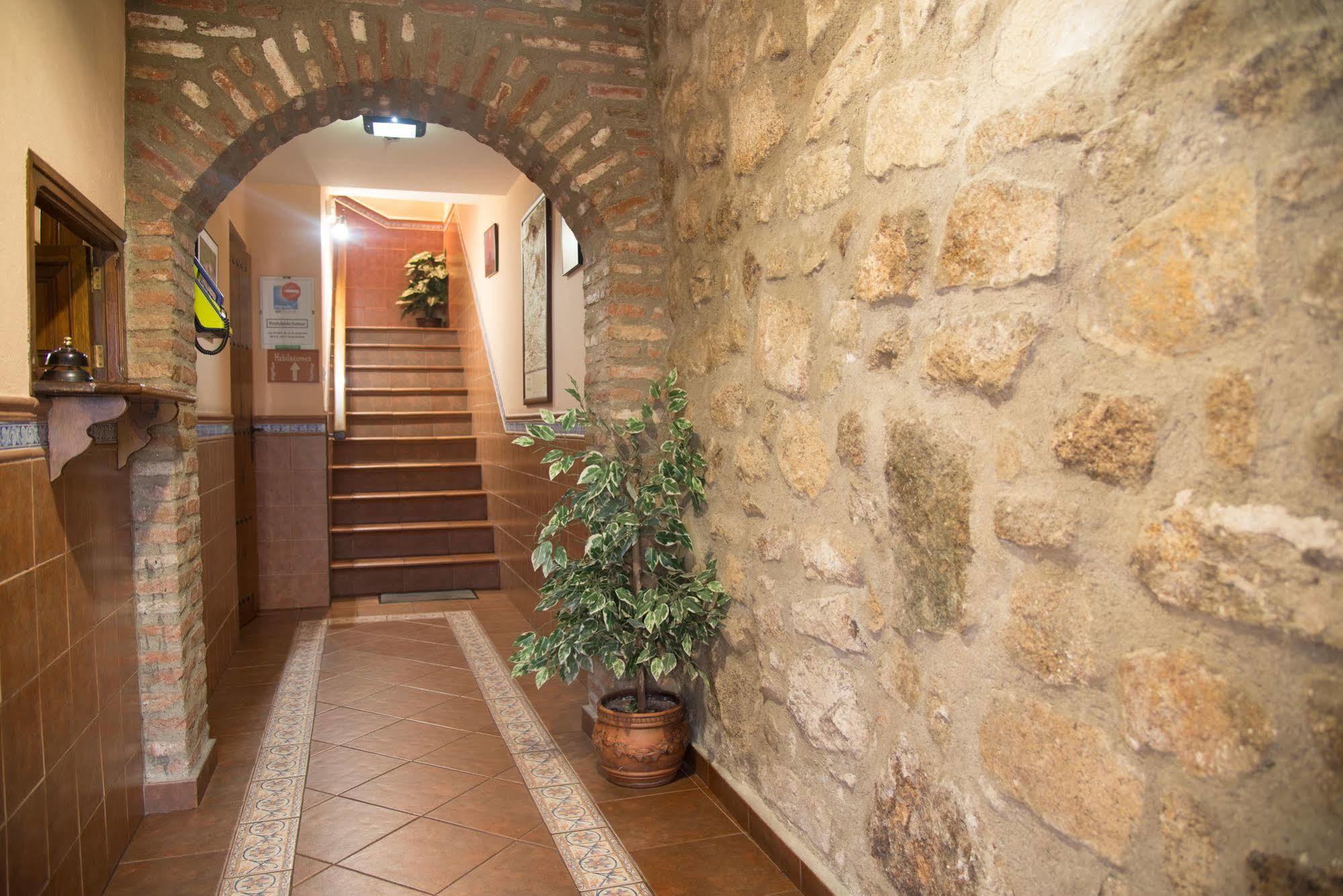 Hostal Hueso Trujillo Buitenkant foto