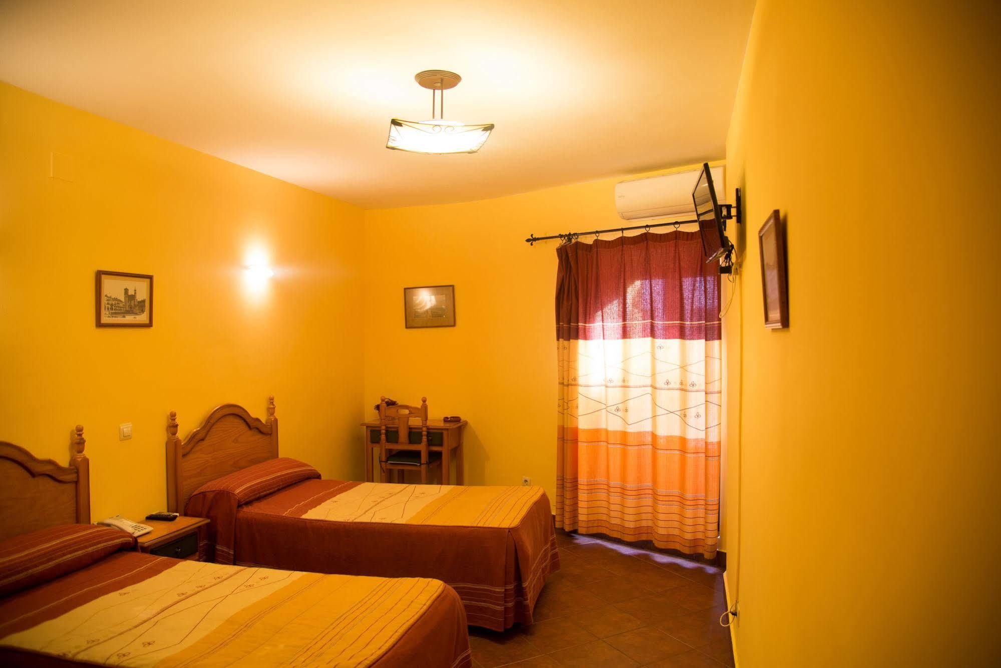Hostal Hueso Trujillo Buitenkant foto
