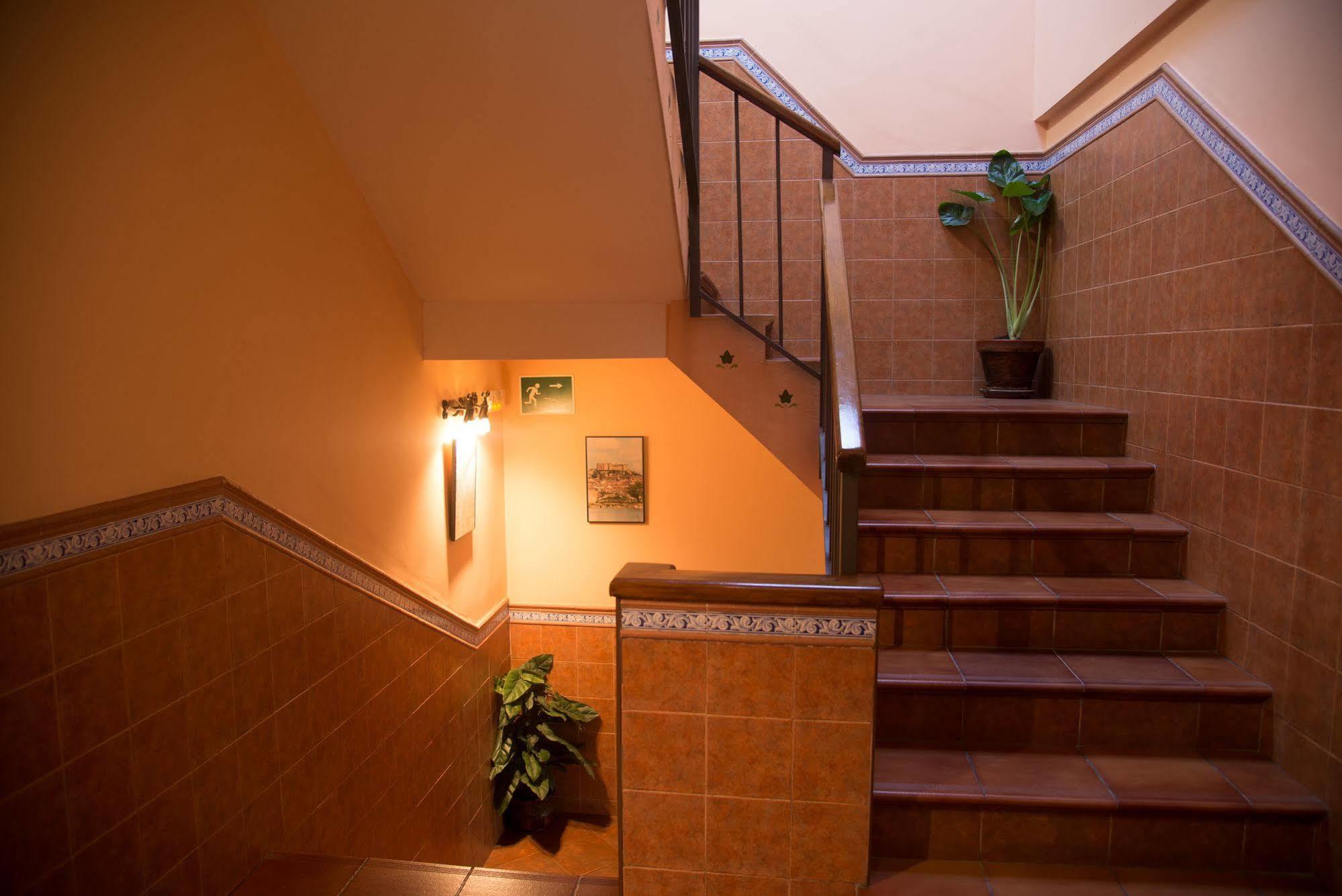 Hostal Hueso Trujillo Buitenkant foto