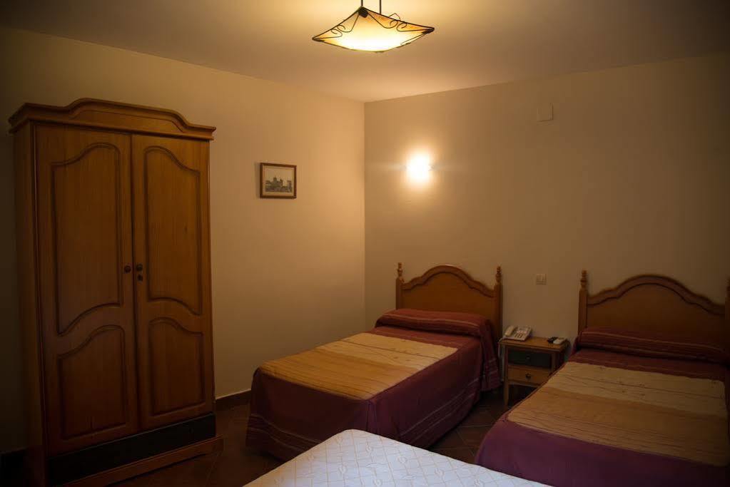 Hostal Hueso Trujillo Buitenkant foto