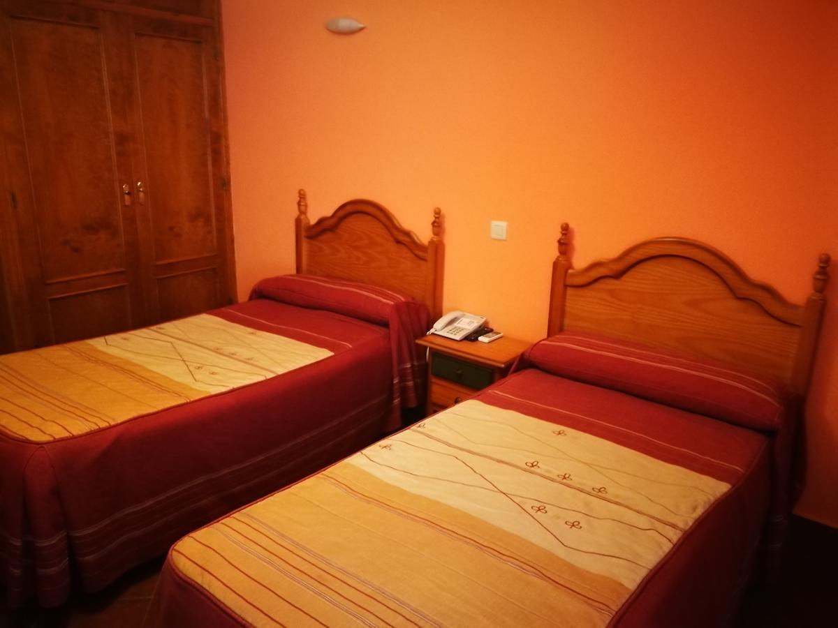 Hostal Hueso Trujillo Buitenkant foto